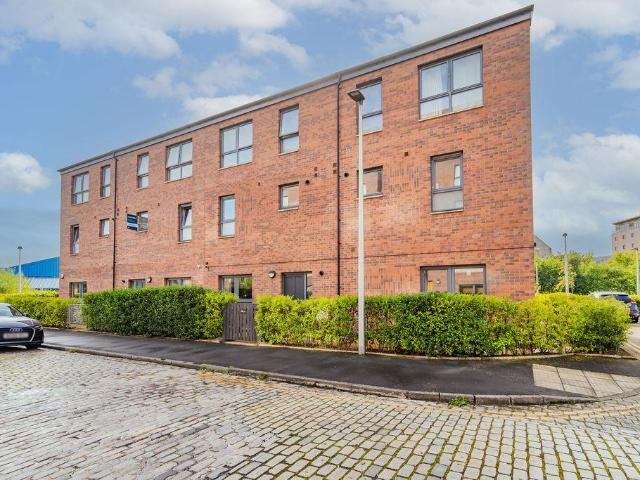 3 bedroom flat for sale