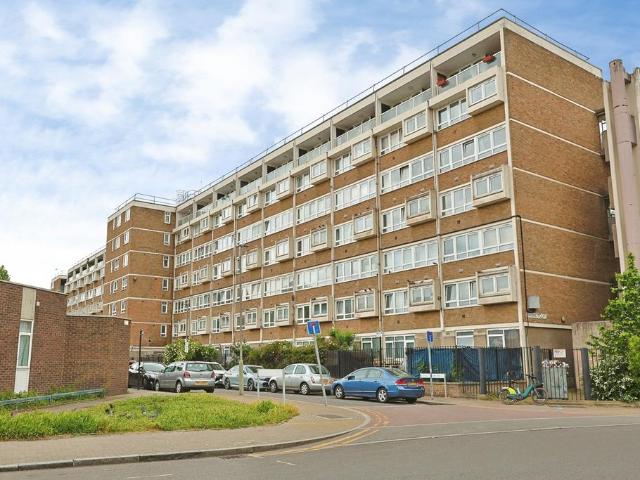 3 bedroom flat for sale