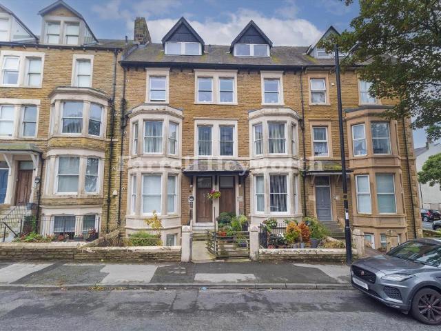 3 bedroom flat for sale