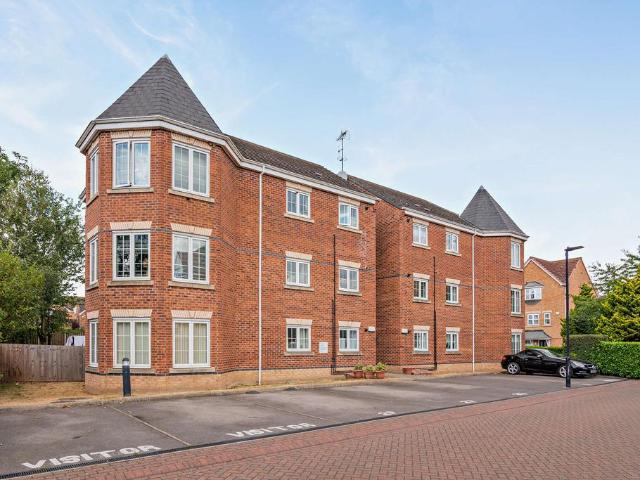 3 bedroom flat for sale
