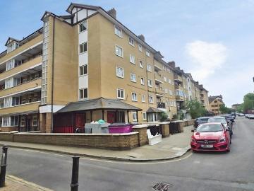 3 bedroom flat for sale