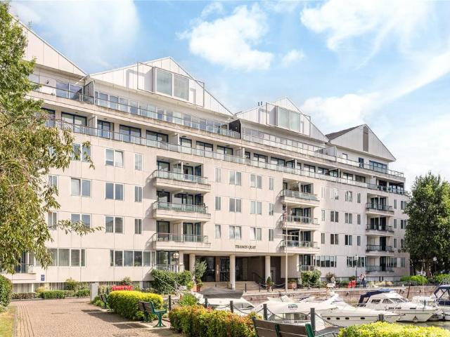 3 bedroom flat for sale