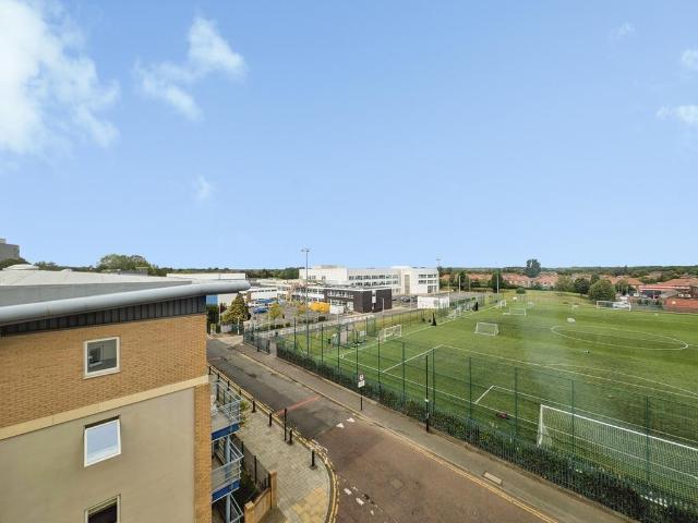 3 bedroom flat for sale