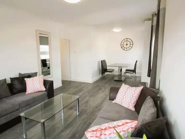 3 bedroom flat for sale