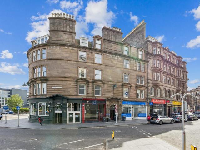 3 bedroom flat for sale
