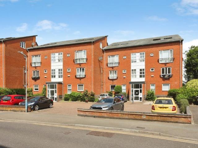 3 bedroom flat for sale
