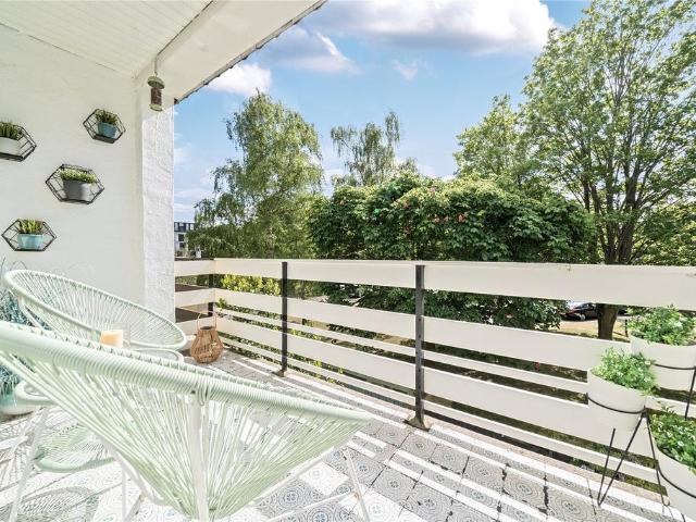 3 bedroom flat for sale