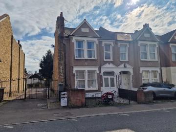3 bedroom flat for sale