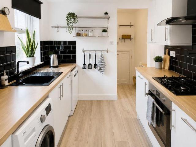 3 bedroom flat for sale