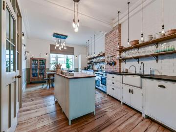 3 bedroom flat for sale