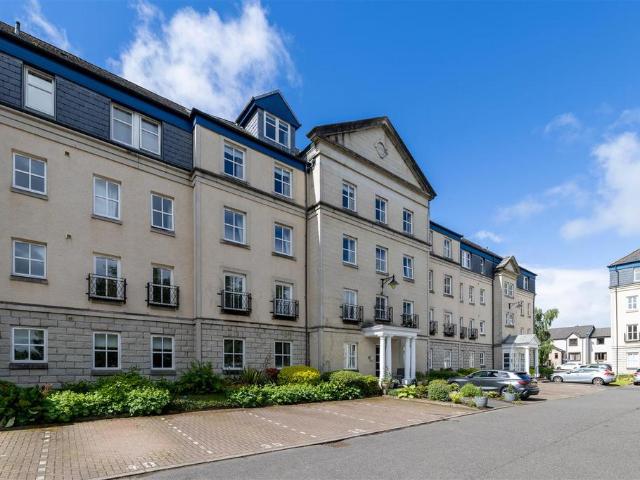 3 bedroom flat for sale