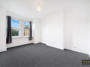 3 bedroom flat for sale