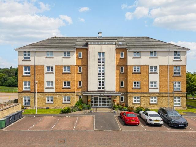 3 bedroom flat for sale