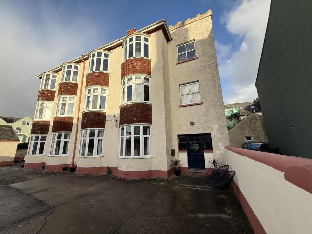 3 bedroom flat for sale