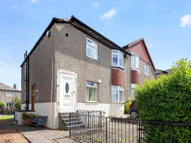 3 bedroom flat for sale