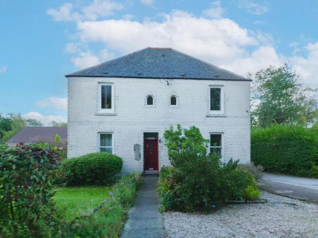 3 bedroom flat for sale