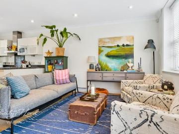 3 bedroom flat for sale