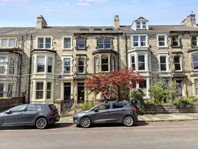 3 bedroom flat for sale