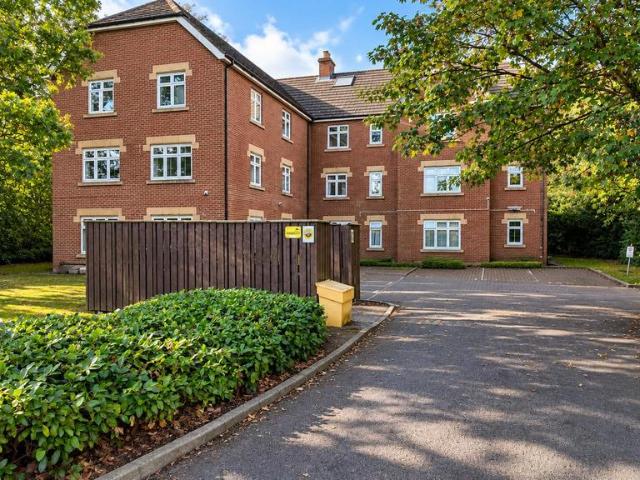 3 bedroom flat for sale