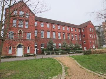 3 bedroom flat for sale