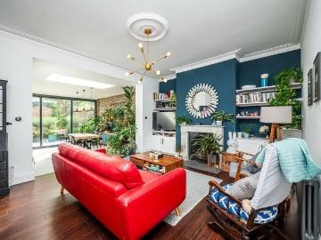 3 bedroom flat for sale