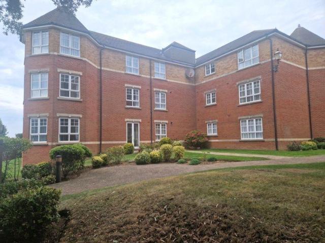 3 bedroom flat for sale