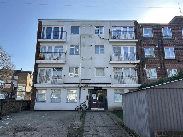 3 bedroom flat for sale