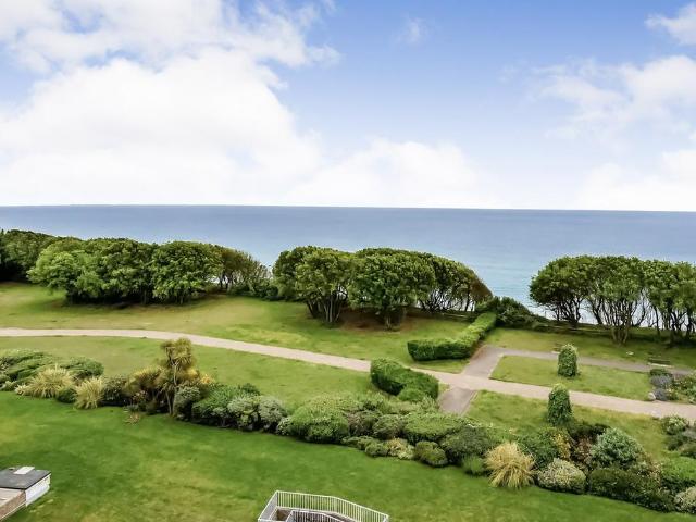 3 bedroom flat for sale