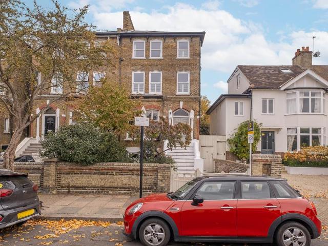 3 bedroom flat for sale
