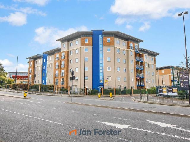 3 bedroom flat for sale