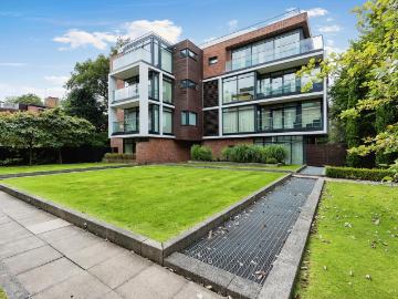 3 bedroom flat for sale