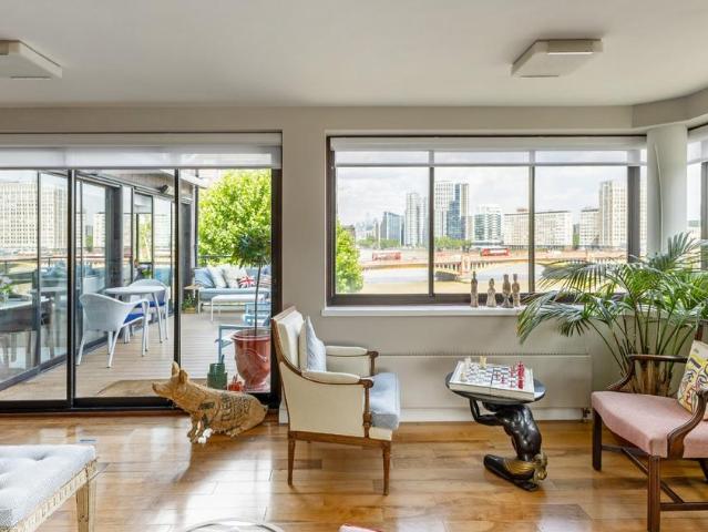 3 bedroom flat for sale