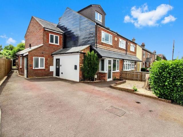 3 bedroom flat for sale