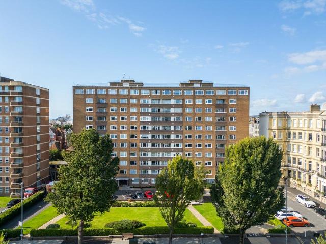 3 bedroom flat for sale