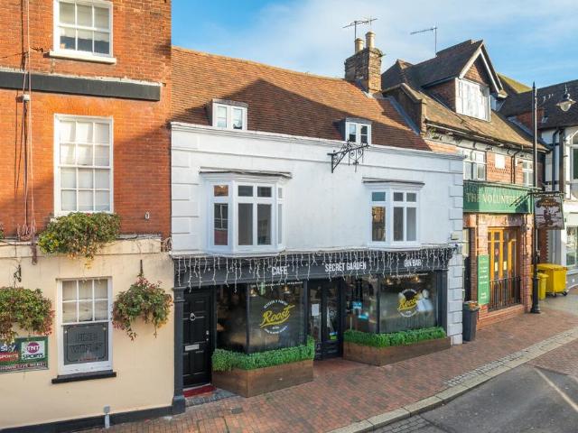 3 bedroom flat for sale