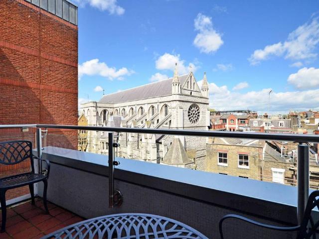 3 bedroom flat for sale