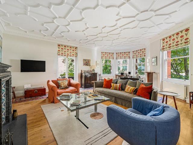 3 bedroom flat for sale