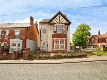 3 bedroom flat for sale