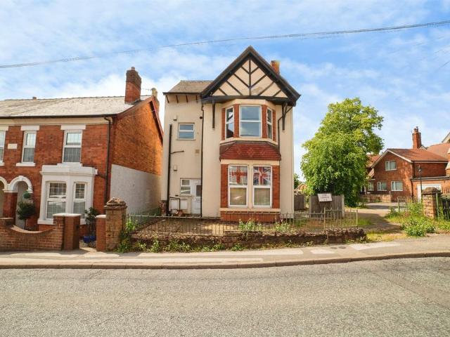 3 bedroom flat for sale