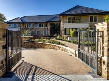 3 bedroom flat for sale