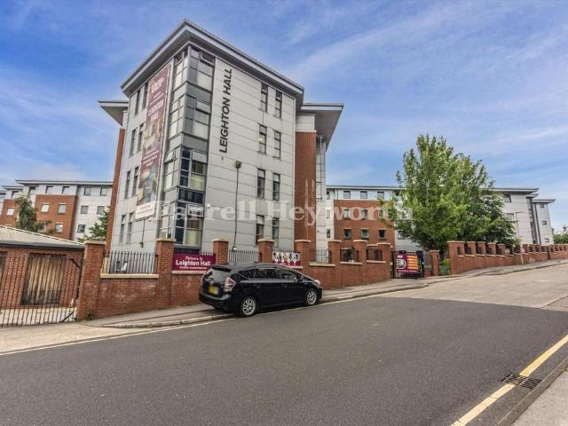 3 bedroom flat for sale