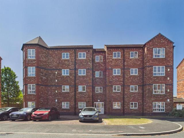 3 bedroom flat for sale