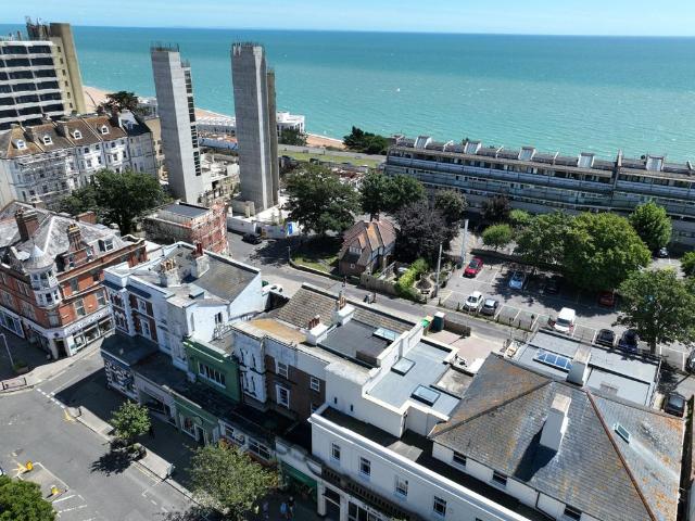 3 bedroom flat for sale