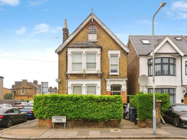 3 bedroom flat for sale