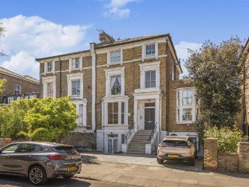 3 bedroom flat for sale