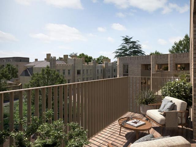 3 bedroom flat for sale
