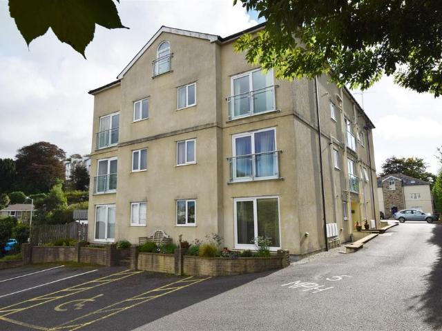 3 bedroom flat for sale