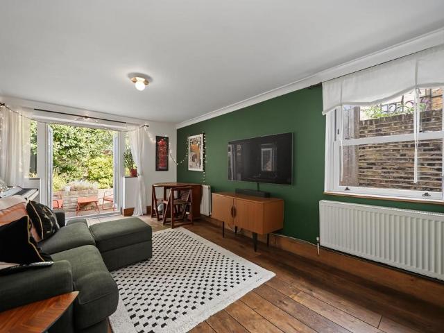 3 bedroom flat for sale
