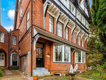3 bedroom flat for sale