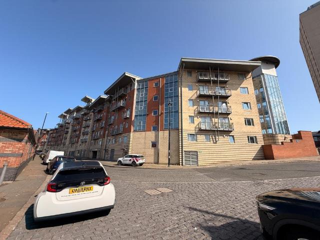 3 bedroom flat for sale